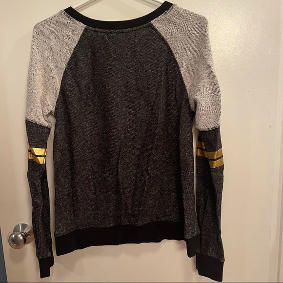 DISNEY PARKS MINNIE SWEATSHIRT - Picture 3 of 4